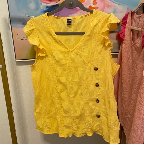 Yellow Ruffled Button-Down summer spring Top - Picture 5 of 7